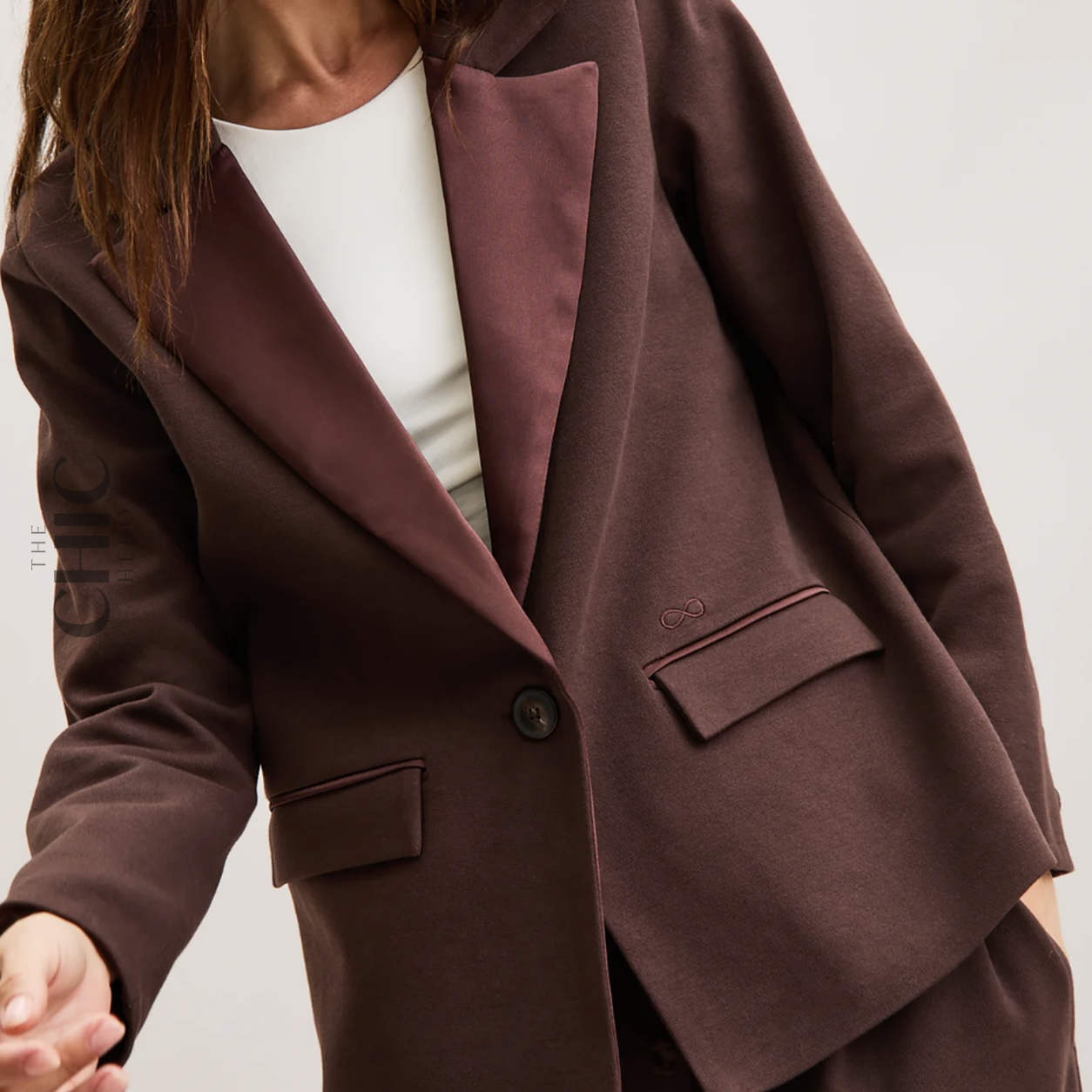 The Chic Hero Espresso Brown Single-Button Blazer – Align front product image