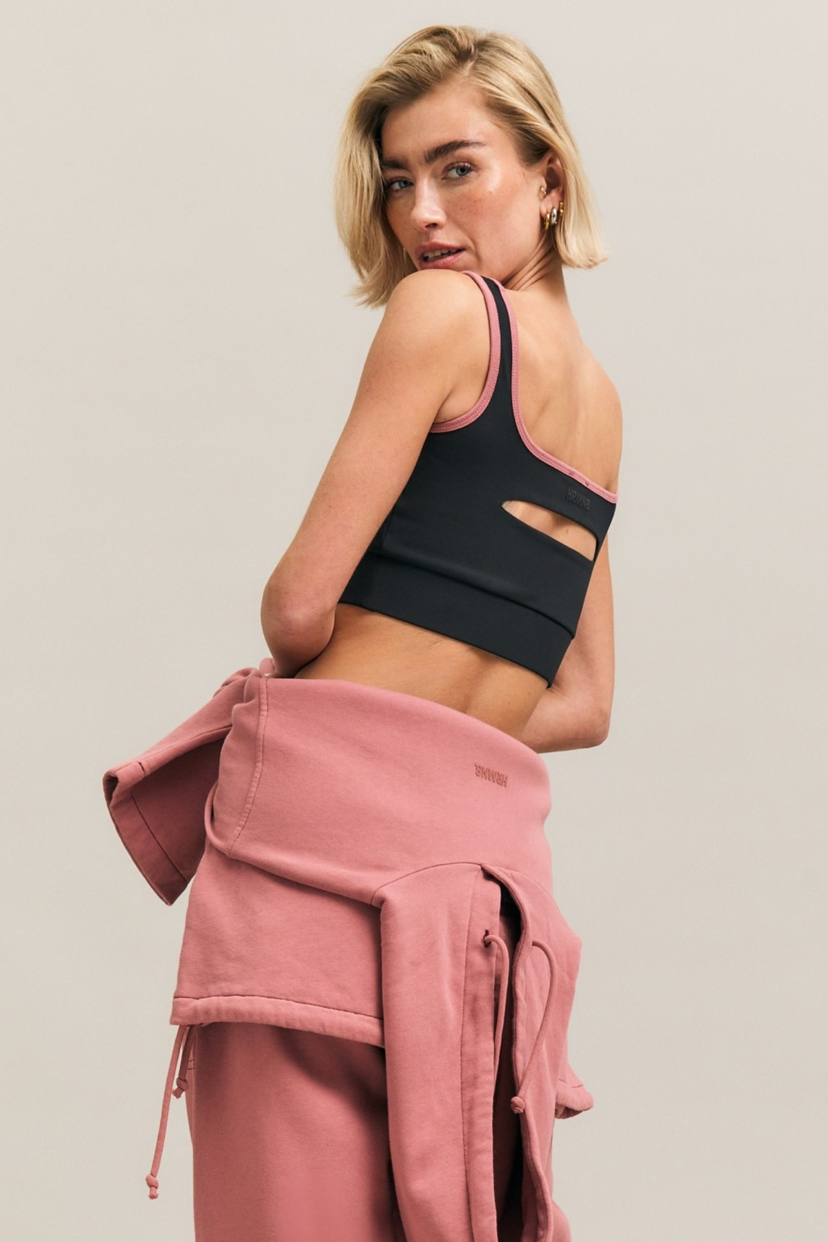 Black Square-Neck Contrast-Trim Active Crop – Transform – view 01