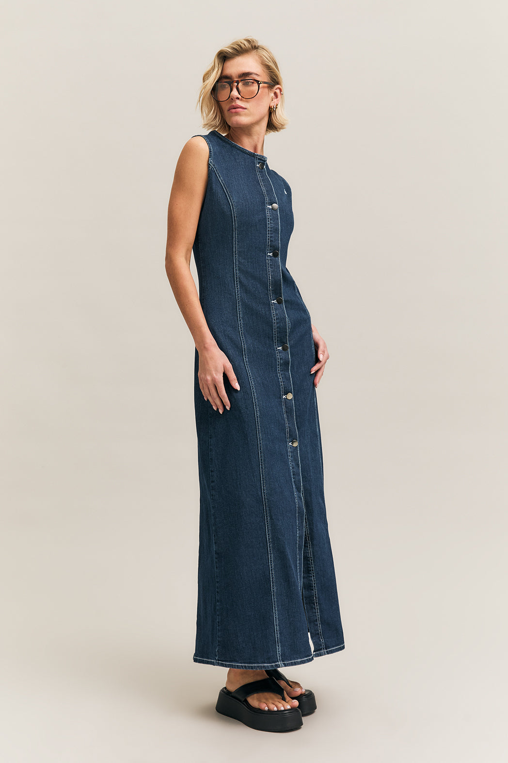 Navy Fitted Sleeveless Denim Dress – Pivot – view 01