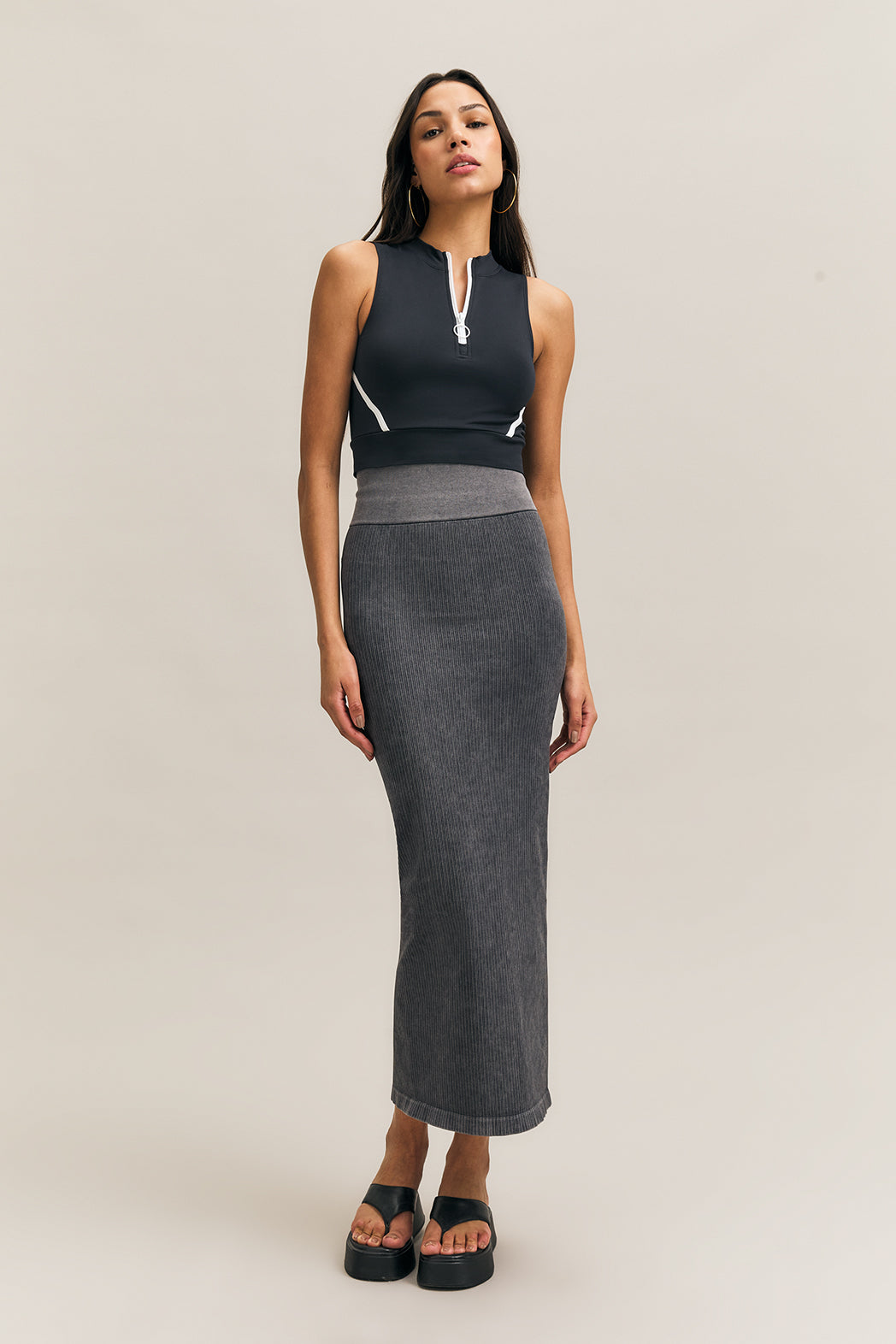 Charcoal Grey Ribbed Maxi Skirt – Takeover – view 03