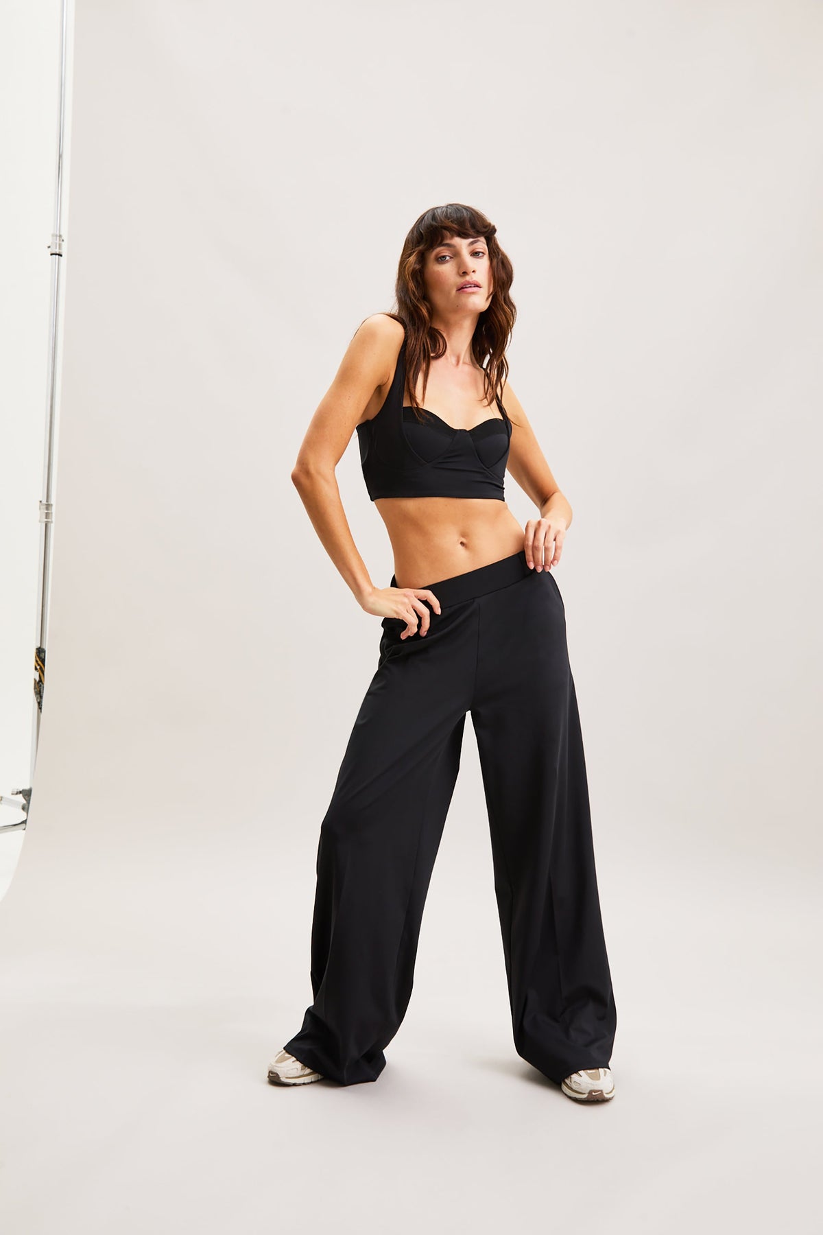 Black Strappy Open-Back Sports Bra – Form – view 04