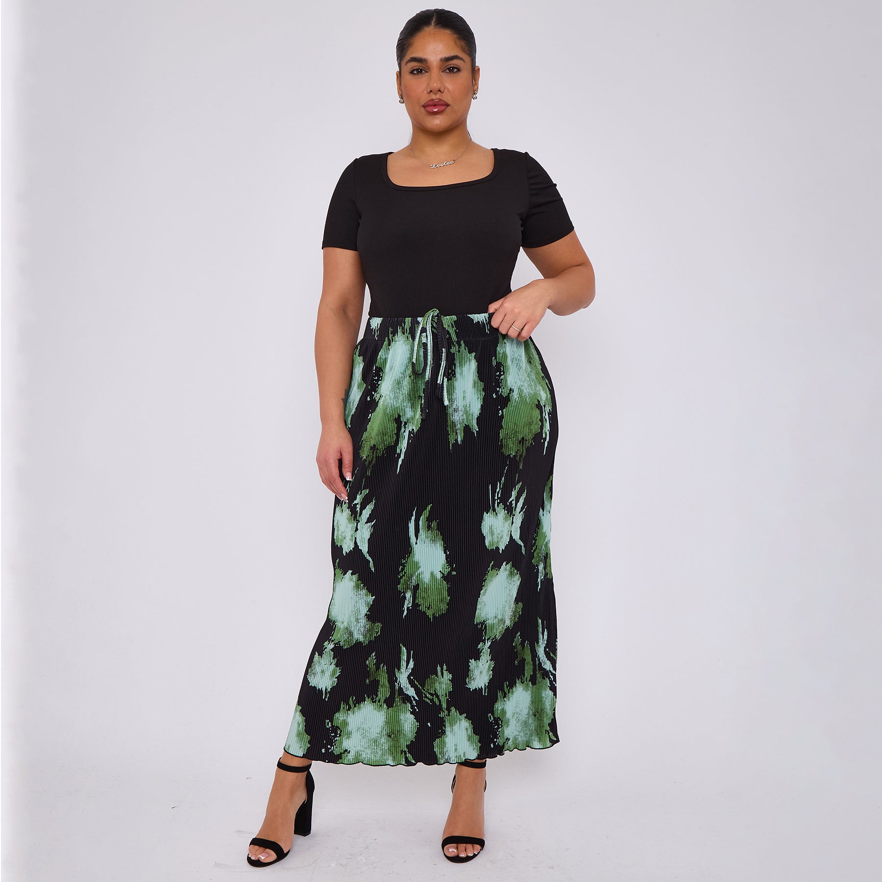 Abstract Green Plus Size Pleated Skirt – TheChichero