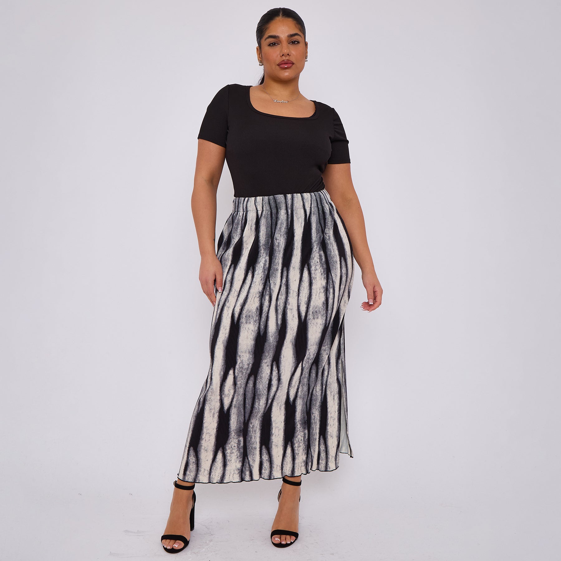 Bold Black & White Waves Monochrome Ripple Skirt | TheChichero