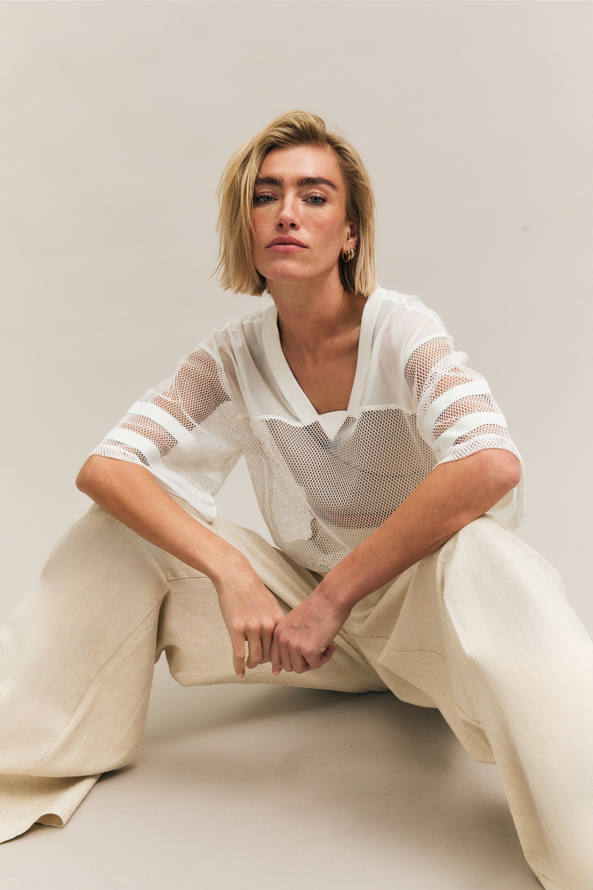White Oversized Mesh-Panel Sports Tee – Scrum – view 06