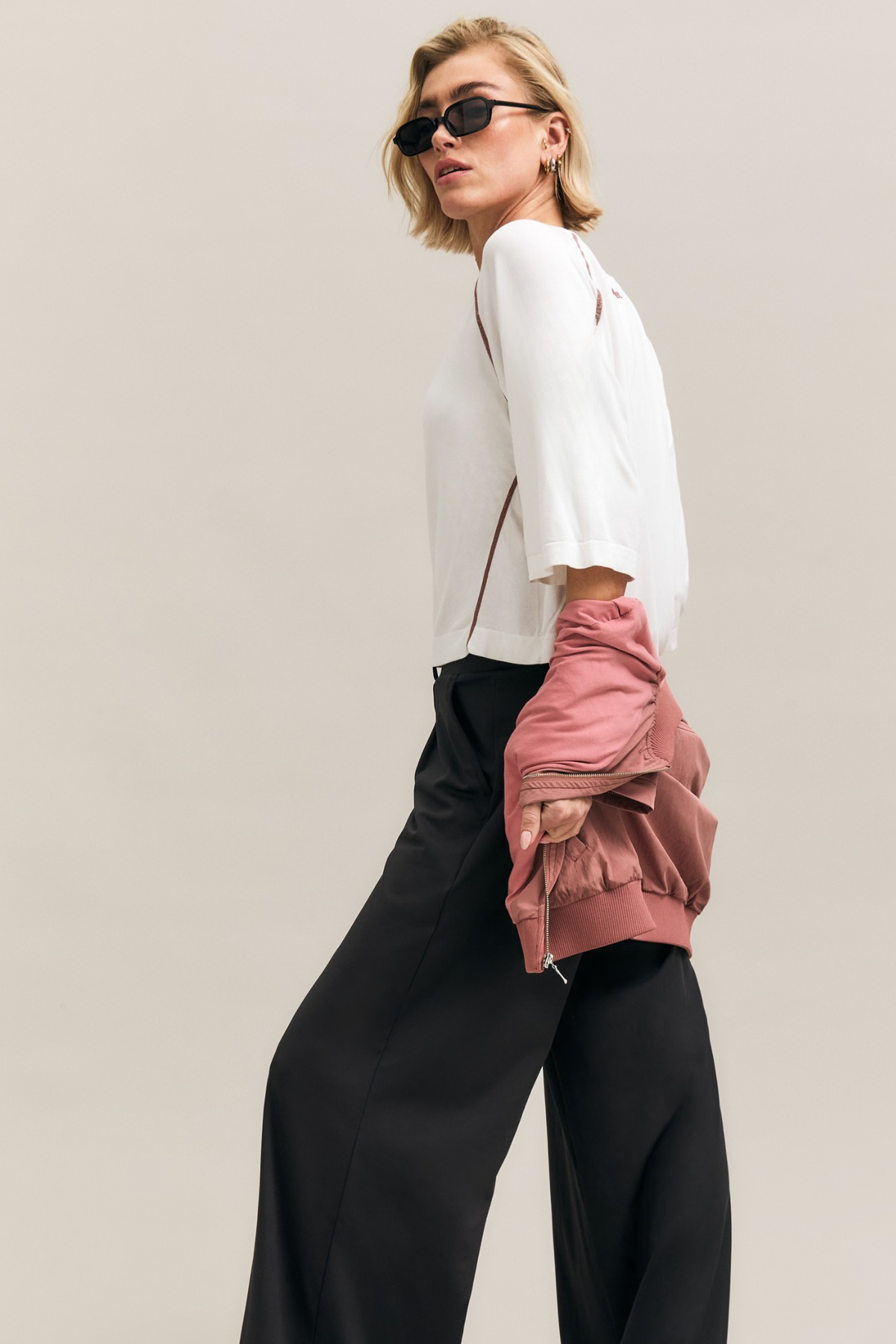 White Oversized Contrast-Seam Tee – Reform – view 01