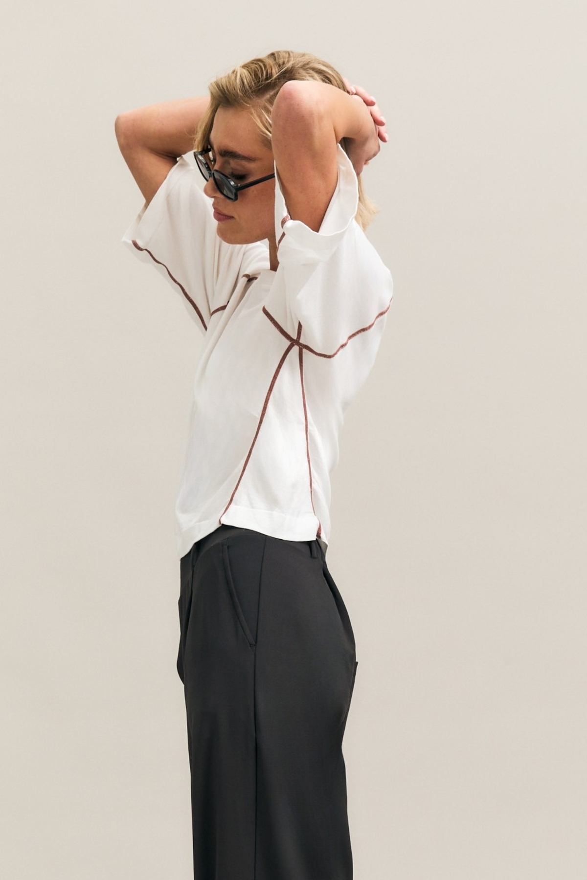 White Oversized Contrast-Seam Tee – Reform – view 02