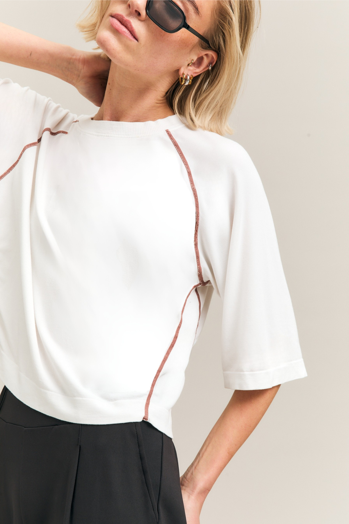 White Oversized Contrast-Seam Tee – Reform – view 05