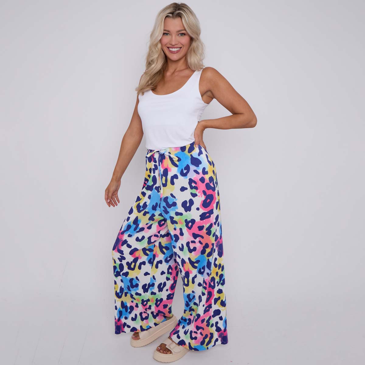 Plus Size Watercolour Leopard Print Pleated Palazzo Pants with Elastic Drawstring Waist and Wide Leg Fit