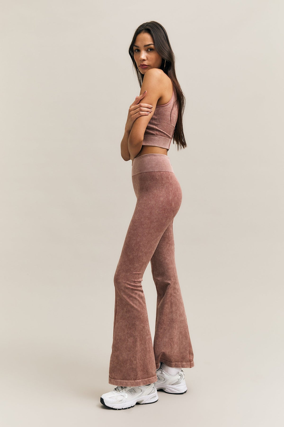 Dusty Rose Acid-Wash Ribbed Flare Leggings – Takeover – view 03