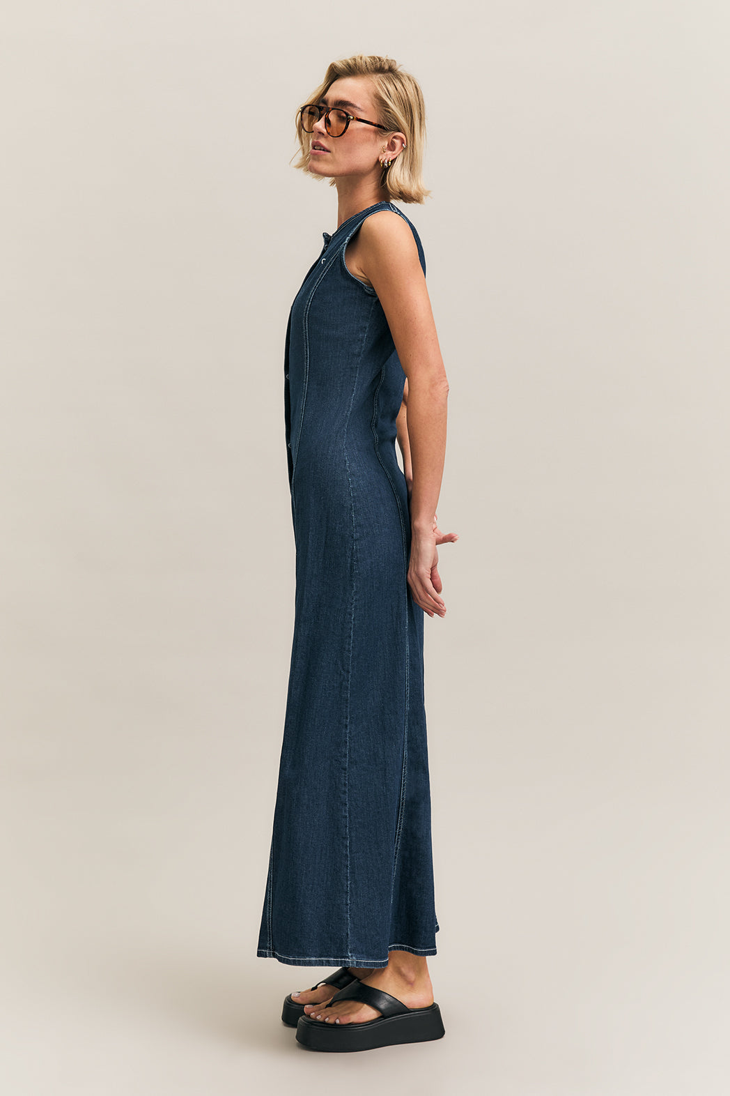 Navy Fitted Sleeveless Denim Dress – Pivot – view 03