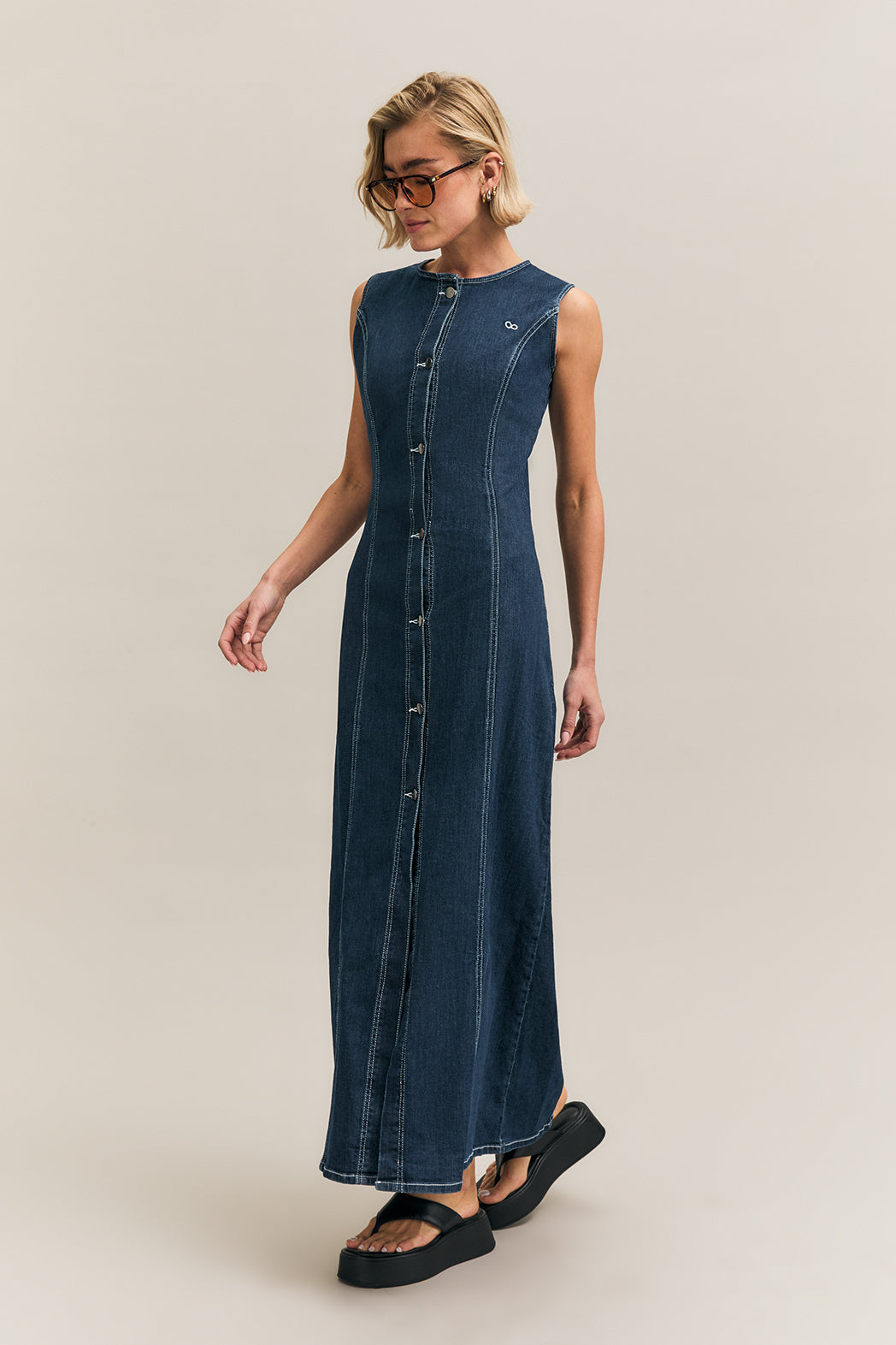 Navy Fitted Sleeveless Denim Dress – Pivot – view 04