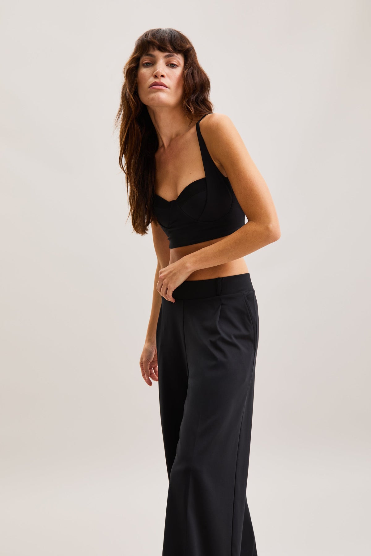 Black Strappy Open-Back Sports Bra – Form – view 05