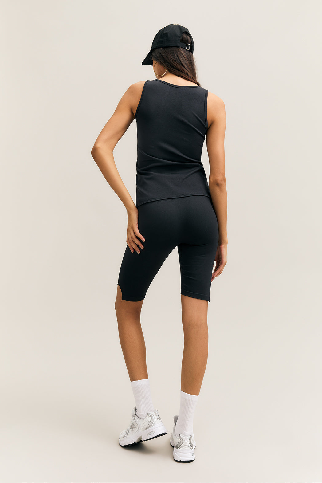 Black Scoop-Neck Longline Tank – Pulse – view 05