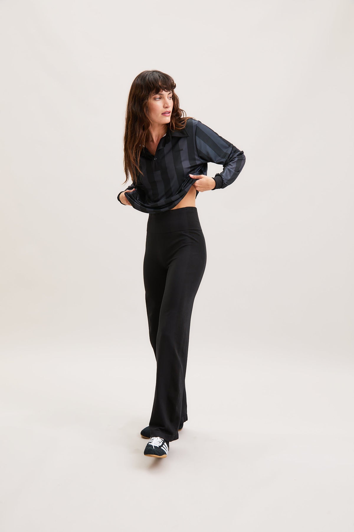 Black Clean-Waist Wide-Leg Trousers – Edge – view 02