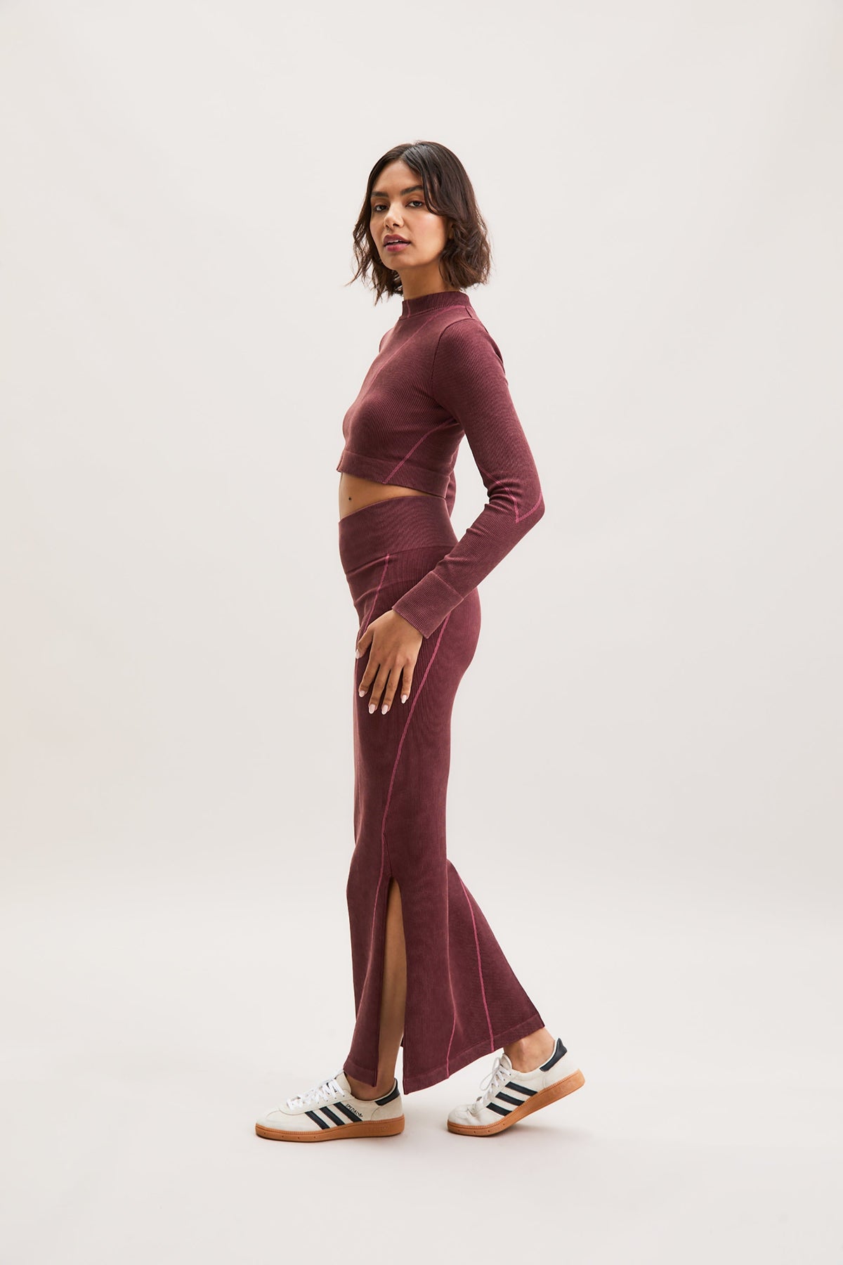 Burgundy Ribbed Side-Slit Maxi Skirt – Flow – view 01